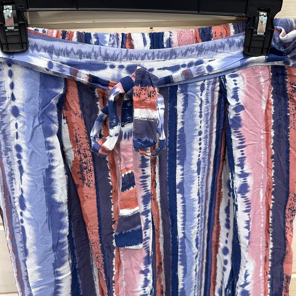 Medium Capri type Pants and Medium Top. - Picture 5 of 7